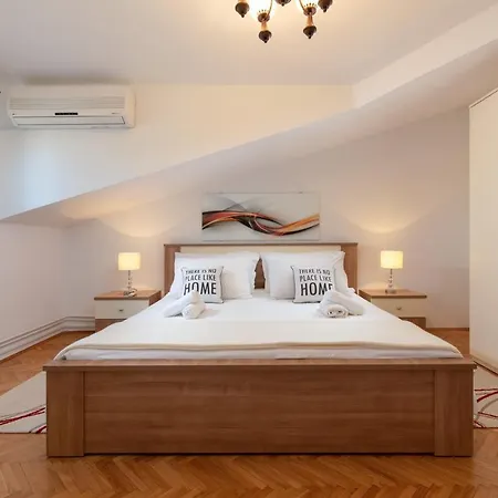 King Size With Private Pool Podstrana