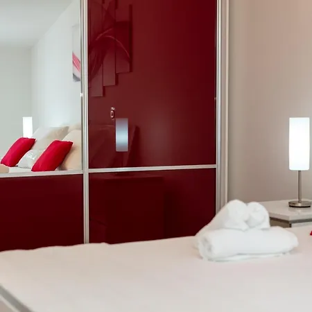 King Size With Private Pool * Podstrana