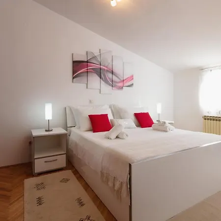 King Size With Private Pool Podstrana