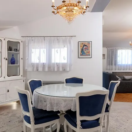 King Size With Private Pool Podstrana