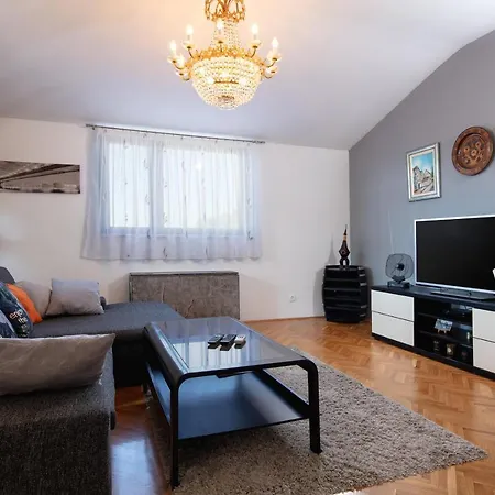 Apartman King Size With Private Pool Podstrana