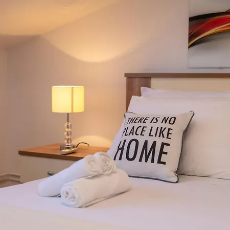 King Size With Private Pool Apartman