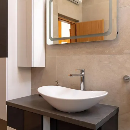 King Size With Private Pool Apartman Podstrana