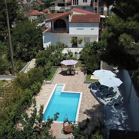 Apartman King Size With Private Pool Podstrana