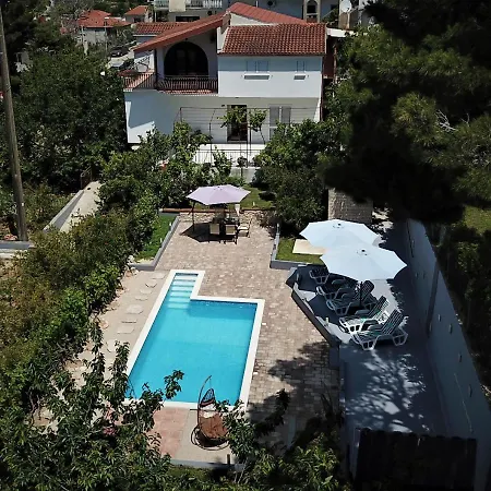 King Size With Private Pool Apartman Podstrana
