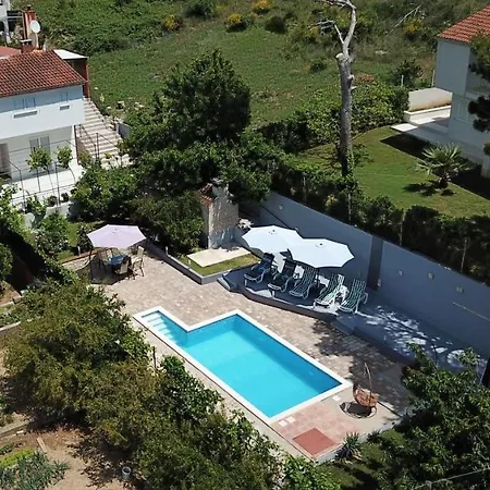 King Size With Private Pool Podstrana