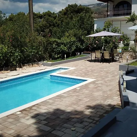 King Size With Private Pool Daire Podstrana